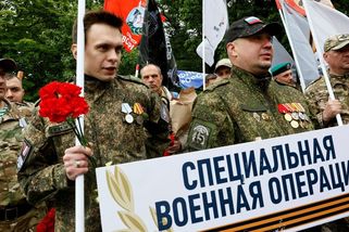 Rusko míří k naplnění náborového cíle. Do armády ale láká i lidi s HIV či žloutenkou a epidemie sílí