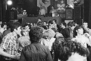 Majdalenka, Apolenka s Veronikou aneb Žiju si svůj diskopříběh. Jak to před revolucí vypadalo na diskotékách? - Proženy.cz