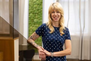 Proměna čtenářky Pavly: Celý život nosila ofinu. Stačilo jedno stříhání a změnila se k nepoznání - Proženy.cz