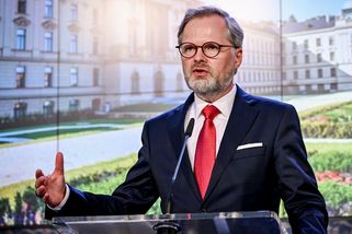 Šetření se odkládá: Platy státních zaměstnanců vláda nesníží - fintag.cz