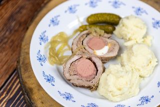 Vepřová roláda prostě a jednoduše: Výborný oběd pro celou rodinu | Toprecepty