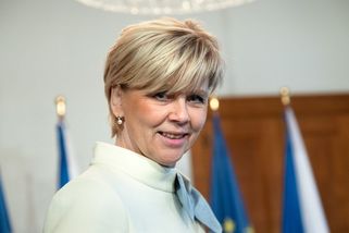 Dcera první dámy Eva Friedlová je krásná. Je zadaná, s Evou Pavlovou kdysi žily na ubytovně - Médium.cz