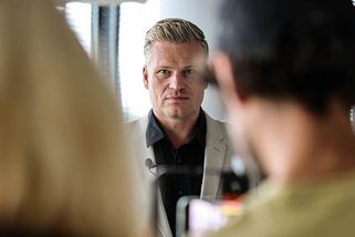 Volební model Deníku: Motoristé na tom nejsou nejlépe, SPD svádí boj se Starosty