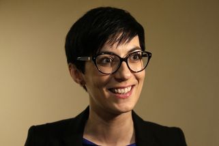 Pekarová vydražila dary od ruských politiků za 250 000 Kč. Půjdou na neprůstřelné vesty - Novinky