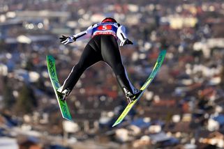 Překvapivý nález v ponožce! Norskou skokanku diskvalifikovali po čtyřhodinové diskusi - Sport.cz