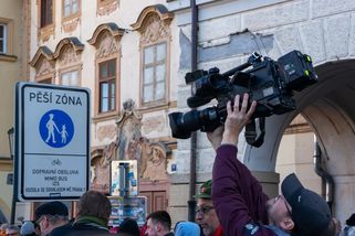 Američané po zhlédnutí tohoto českého filmu vyhledávají psychologa. Nechápou, jak v tom můžeme žít