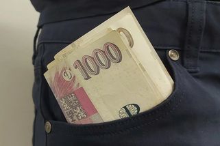 Omylem poslala 5 000 Kč sousedovi. Dohra byla nečekaná