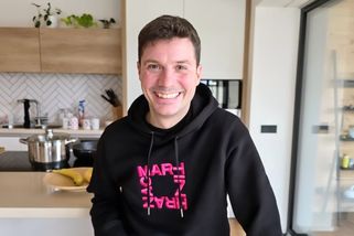 „K natáčení videí mě inspirovaly pobíhající děti v restauraci a ignorace rodičů,“ říká bavič a číšník Martin Hranáč