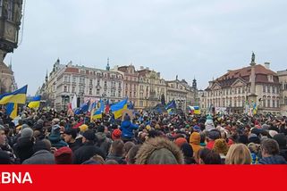 Tisíce lidí si v Praze připomněli tři roky od invaze na Ukrajinu. Na shromáždění mluvil i prezident Pavel