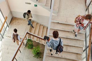 Rodičům se nelíbí, že v přijímačkách cizinci přeskakují jejich děti - Novinky