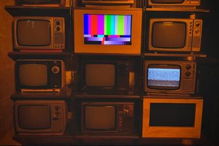 Skončí poplatky za televizi a rozhlas. Okamura popsal časový plán