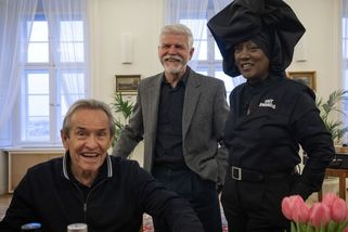 Prezident Petr Pavel posnídal s ikonou F1. A poslal vzkaz všem motoristům - Garáž.cz