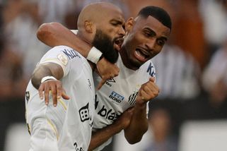 Katastrofa! Gigant spadnul po 111 letech z ligy a na ulicích se rozpoutalo peklo - Sport.cz