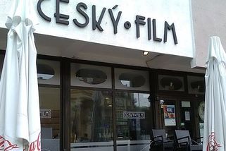 Děda Homolka, zemřel synovi v náručí na nemocniční chodbě - Médium.cz