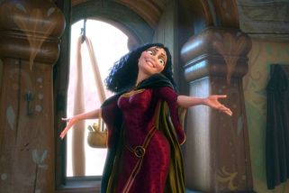 ŽENA-IN - Studio Disney oznámilo, kdo si zahraje Gothel v hrané verzi Na vlásku: Známá herečka už se do role jaksepatří vcítila