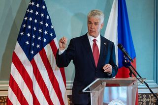 Že nemáte válku v programu?! Koukejte ctít závazky! Jak americký velvyslanec vyčinil Babišovi a proč je to moc dobře