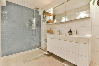 Poznatsvět | Otevřené sprchy získávají na popularitě a nahrazují tradiční plastové kouty v českých koupelnách