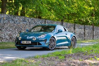 Alpine A110 GTS je okouzlující sporťák, který zlepšuje náladu. Takové se už nedělají - Garáž.cz