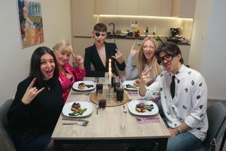 Bizarní výjevy z VIP Prostřeno! Influencerka si lámala hlavu s angličtinou, krásné Roxaně tekly nervy