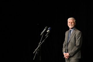 Podpora prezidenta Pavla vzrostla, podle mnohých ale příliš zasahuje do politiky - Seznam Zprávy