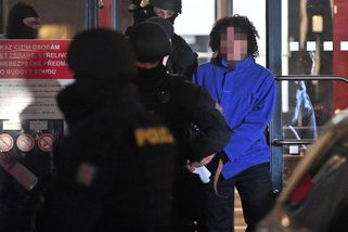 Policie zná celou skupinu, která zapálila továrnu v Pardubicích - Seznam Zprávy