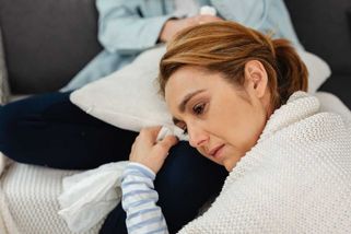 Poradna: Proč mi vzali vdovský důchod, když mám finanční problémy?