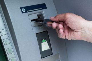 Jste kliente jedné z těchto čtyř bank? Pozor, bankomaty teď fungují jinak