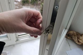 Odborníci varují před opakovaně šířenou dezinformací ohledně přepínání oken na zimní režim