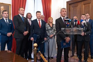 Současná vláda není slepenec. Bude dle Schillerové spojovat