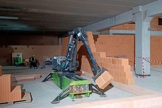 Zdicí robot měl na stavbě v Šumperku světovou premiéru - Novinky