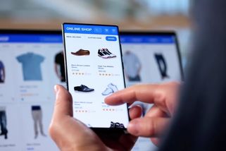 Banky varují před oblíbenými e-shopy: Po zaplacení vám mohou zaúčtovat další extra poplatky