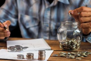 Kolik mají Češi skutečně naspořeno na důchod? Čísla nejsou lichotivá, realita je ale složitější - Médium.cz