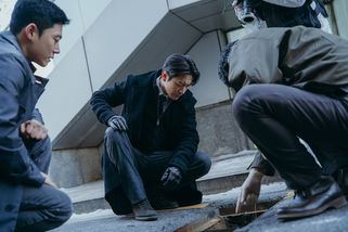 Netflix dobývá nový mysteriózní thriller se zlověstnými intrikami. Diváci ho sjíždí na jeden zátah a píší, že sledování bylo zážitkem