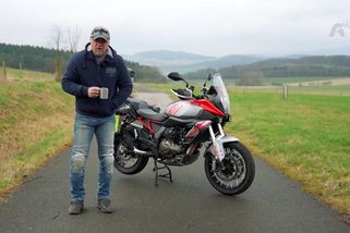 „Tohle je nejkvalitnější čínská motorka, na které jsem kdy jel,“ říká Sršeň. Konkurenci drtí i cenou | I like bike