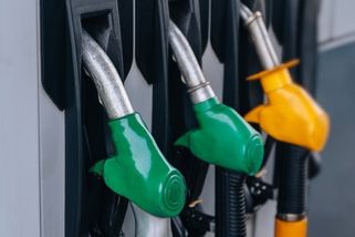 Benzín zdražuje. Těchto 7 řidičských návyků může snížit spotřebu až o 20 %