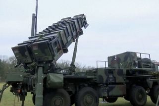 Osm patriotů na jeden cíl? Ukrajinské vojáky šokuje taktika boje v Íránu - Novinky