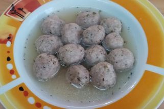 Tchyně mi ukázala super fígl, jak udělat geniální knedlíčky do polévky i bez jater – jsou opravdu výborné a v mžiku hotové