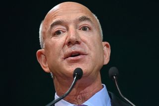 Bezosova superjachta to nebude mít snadné. Místní plánují smrdutý útok - Novinky