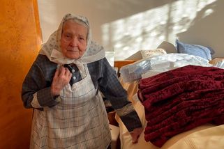 Celý život chodí v krojích, které si sama šije. Podle Jaroslavy Hajné je to důstojnější než nosit rifle - Novinky