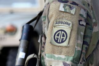 Na Blízký východ přijíždějí tisíce amerických výsadkářů - Novinky