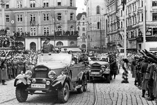 Adolf Hitler přijel před 87 lety do podrobeného Brna. Náměstí Svobody okamžitě dostalo jméno po novém vládci