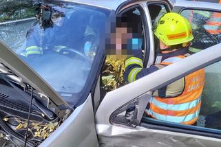 Čelní střet dvou aut u Benešova: jednoho člověka resuscitovali, silnici I/3 uzavřeli - Novinky