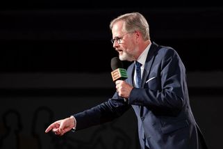 Fiala na kontrole benzinky v Průhonicích: Babišova drahota, vzkázal