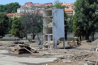Smutné výročí aneb jak radní Udženija zbourala hrdému hokejovému národu jeho nejslavnější stadion