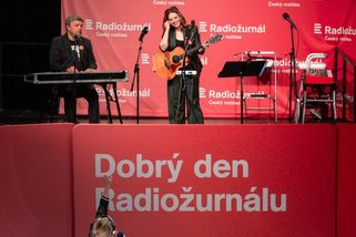 Společně a s nadšením. Nejdelší charitativní maraton v dějinách Českého rozhlasu podpořil generaci Z