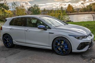 Volkswagen Golf R ve výroční edici je fantastický. I jako ojetý však stojí hromadu peněz - Garáž.cz