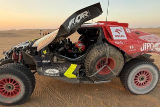 To je duch Dakaru! Šoltys pomáhal Prokopovi, záchranou misi zachytily kamery - Sport.cz