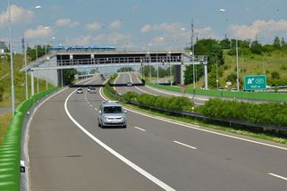 Všudypřítomné kamery na dálnici by vás mohly za jízdu bez známky pokutovat automaticky. Zjistili jsme, jak to je - Garáž.cz