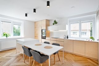 Díky rekonstrukci se podařilo zvětšit a zároveň propojit obě podlaží mezonetového bytu - Novinky