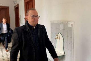 Domažlický exprimář, který zavinil solným roztokem smrt dítěte, může opět léčit - Novinky